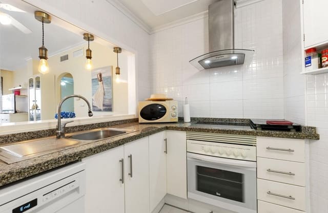 2 soveværelse Strandlejlighed til salg i Campoamor, Orihuela med swimmingpool garage - € 279.000 (Ref: 9432547)