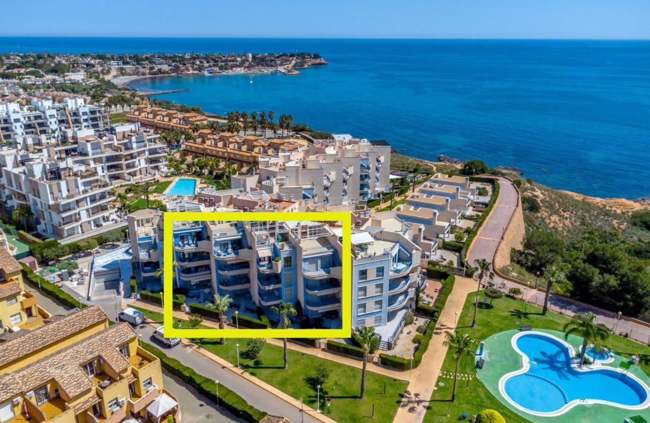 2 bedroom Beach Apartment for sale in Campoamor with pool garage - € 279,000 (Ref: 9432547)