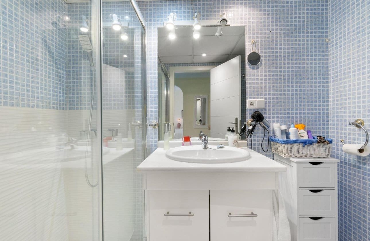 2 bedroom Beach Apartment for sale in Campoamor with pool garage - € 279,000 (Ref: 9432547)