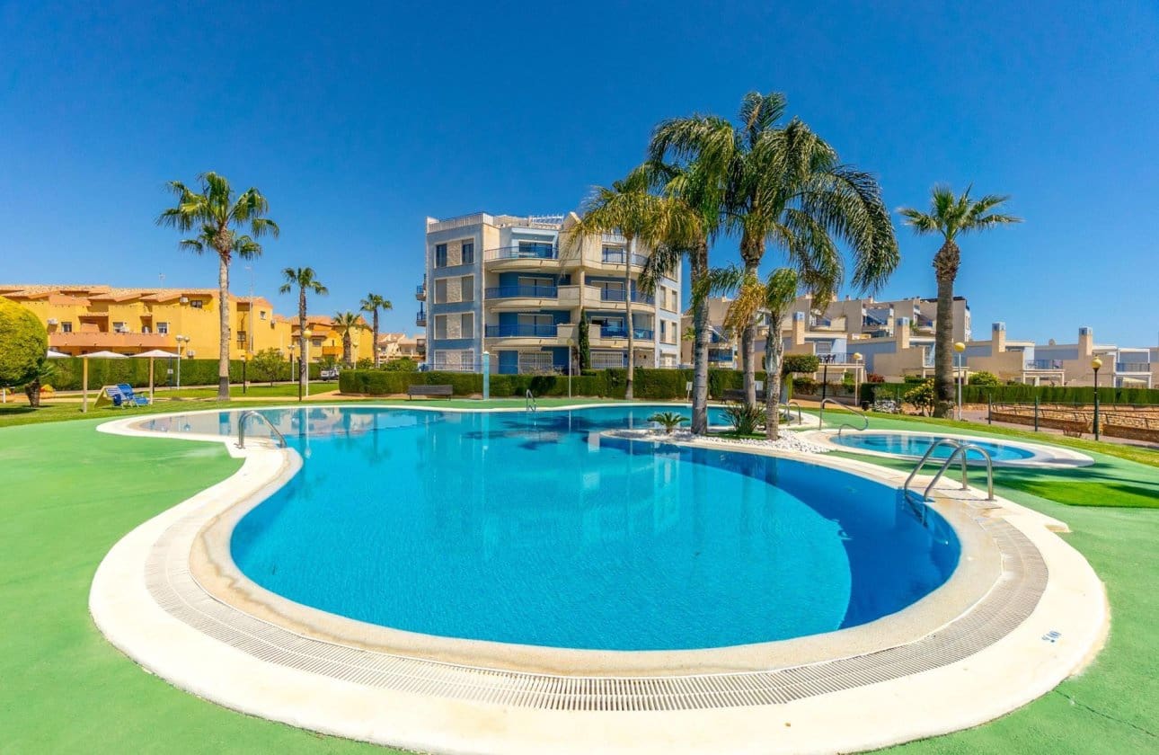 2 bedroom Beach Apartment for sale in Campoamor with pool garage - € 279,000 (Ref: 9432547)