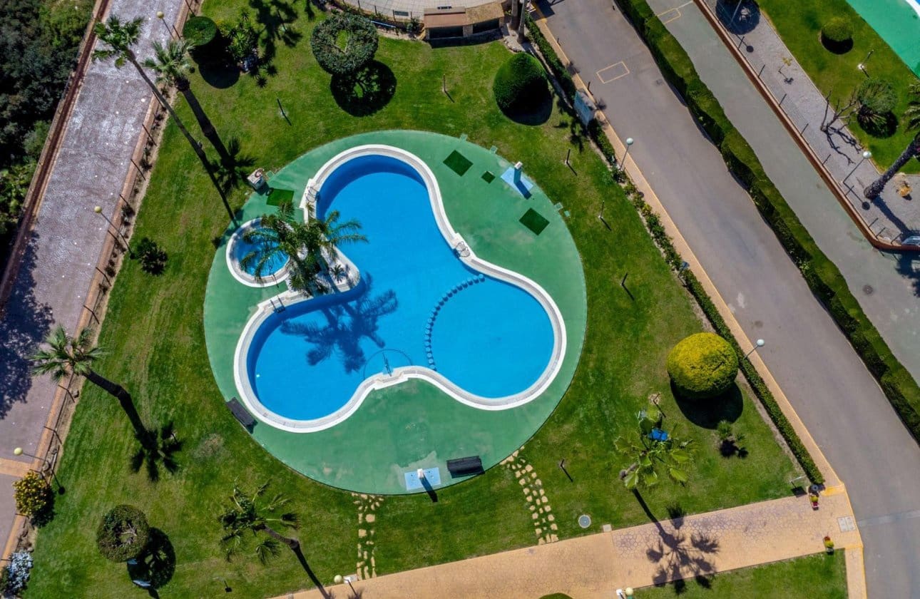 2 bedroom Beach Apartment for sale in Campoamor with pool garage - € 279,000 (Ref: 9432547)