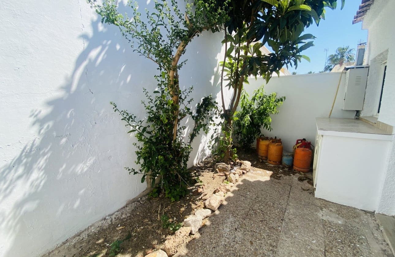 2 soveværelse Bungalow til salg i Playa Flamenca med garage - € 165.000 (Ref: 9442836)