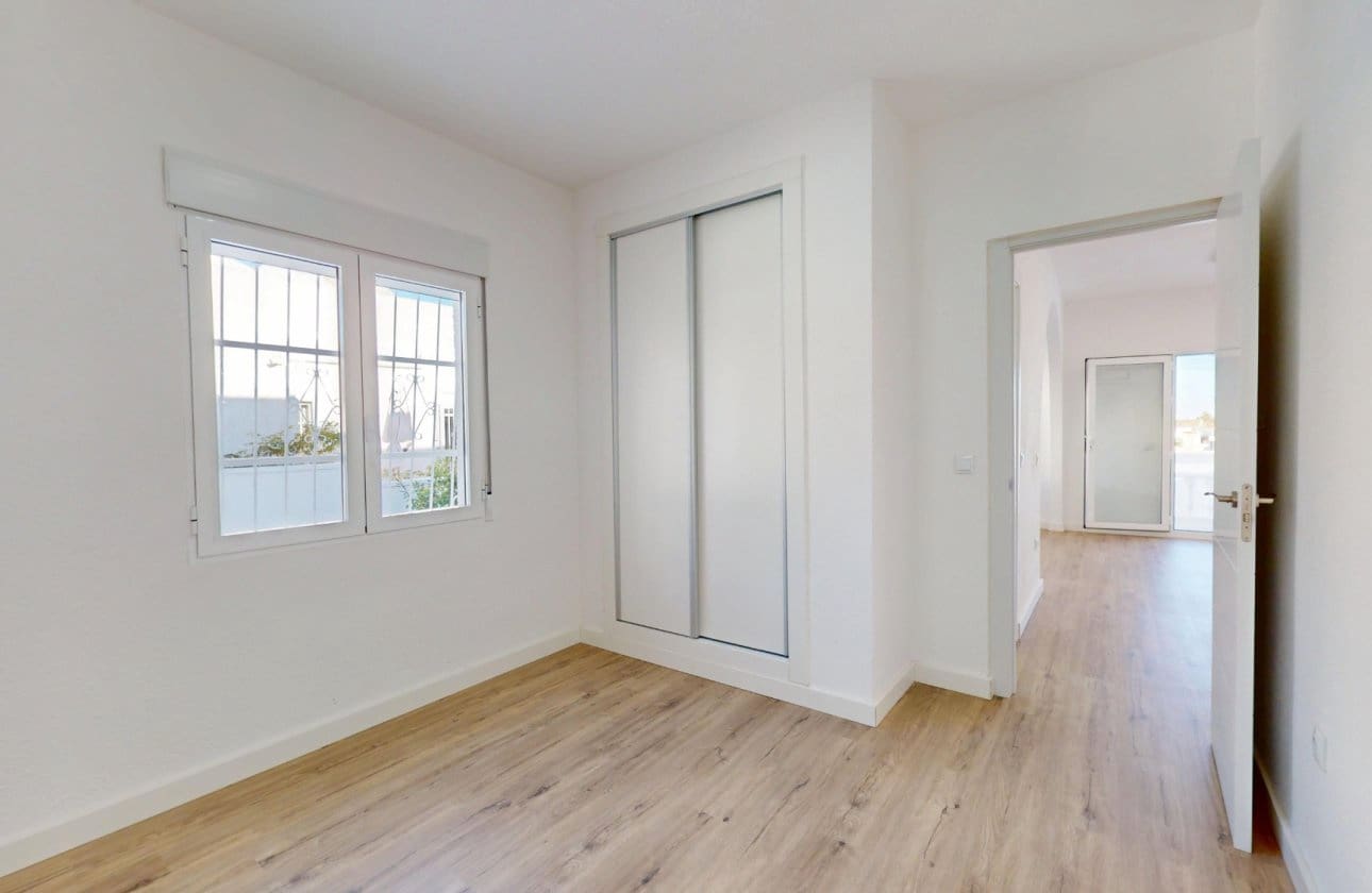 2 bedroom Bungalow for sale in Villamartin - € 199,000 (Ref: 9442837)