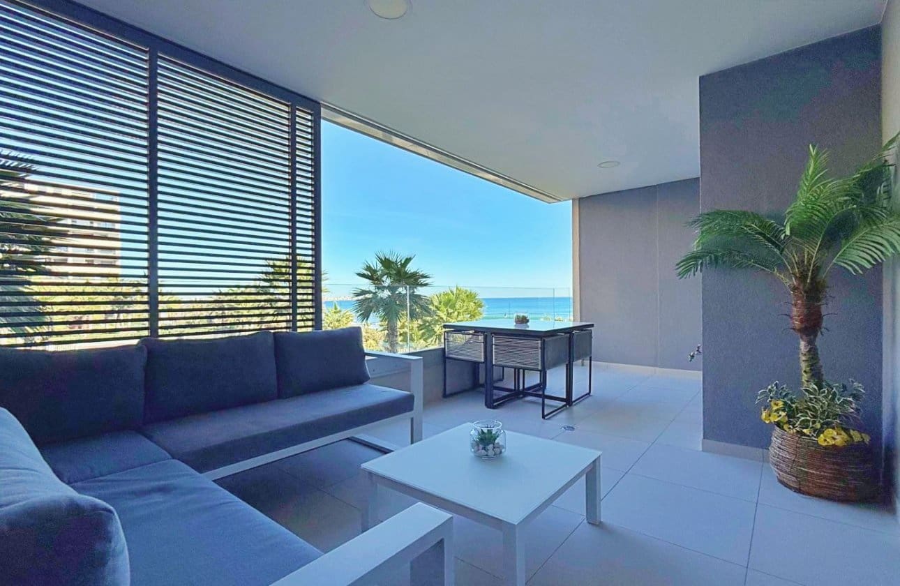 2 soveværelse Strandlejlighed til salg i Punta Prima med swimmingpool garage - € 475.000 (Ref: 9442840)