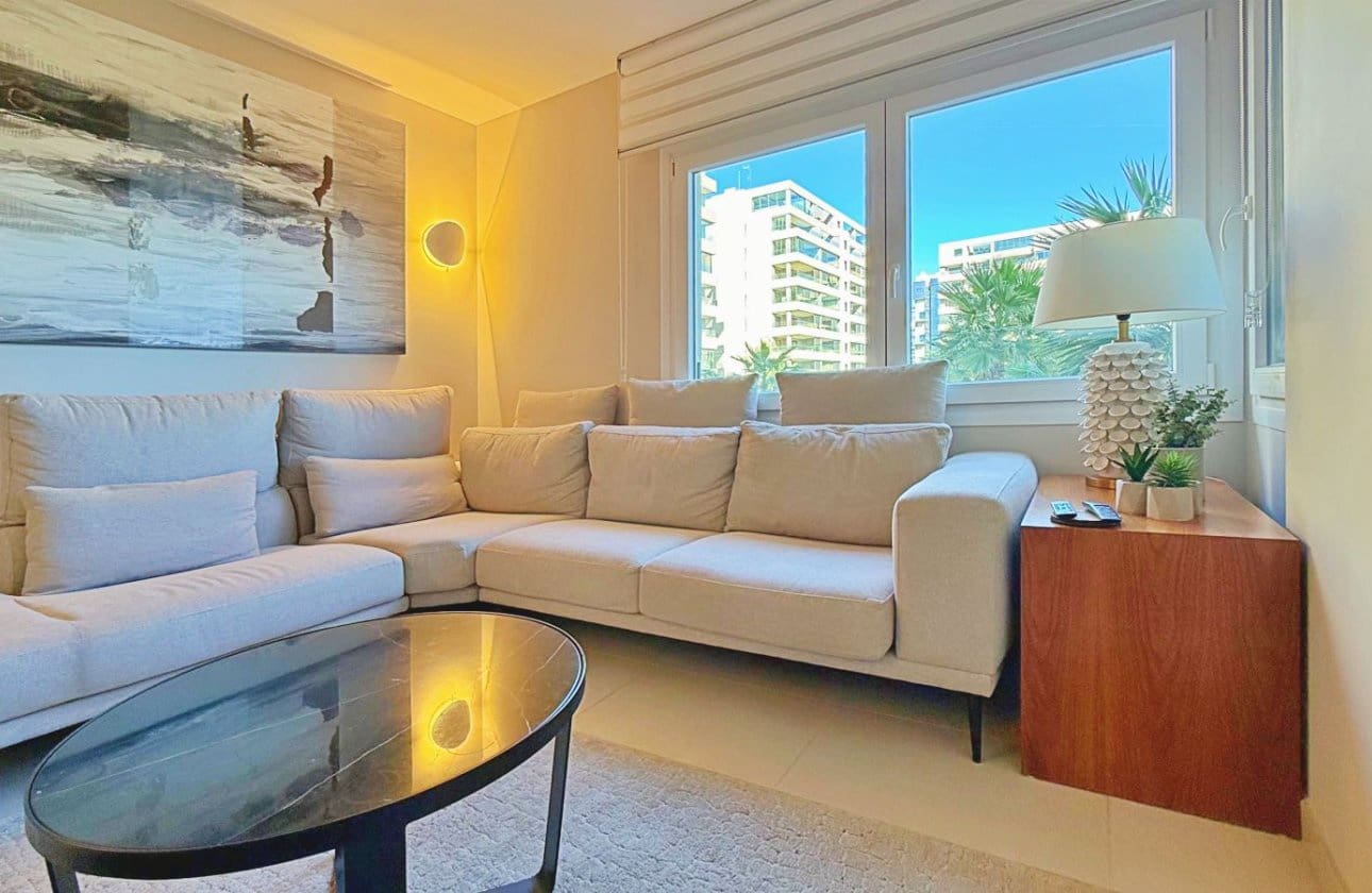 2 soveværelse Strandlejlighed til salg i Punta Prima med swimmingpool garage - € 475.000 (Ref: 9442840)