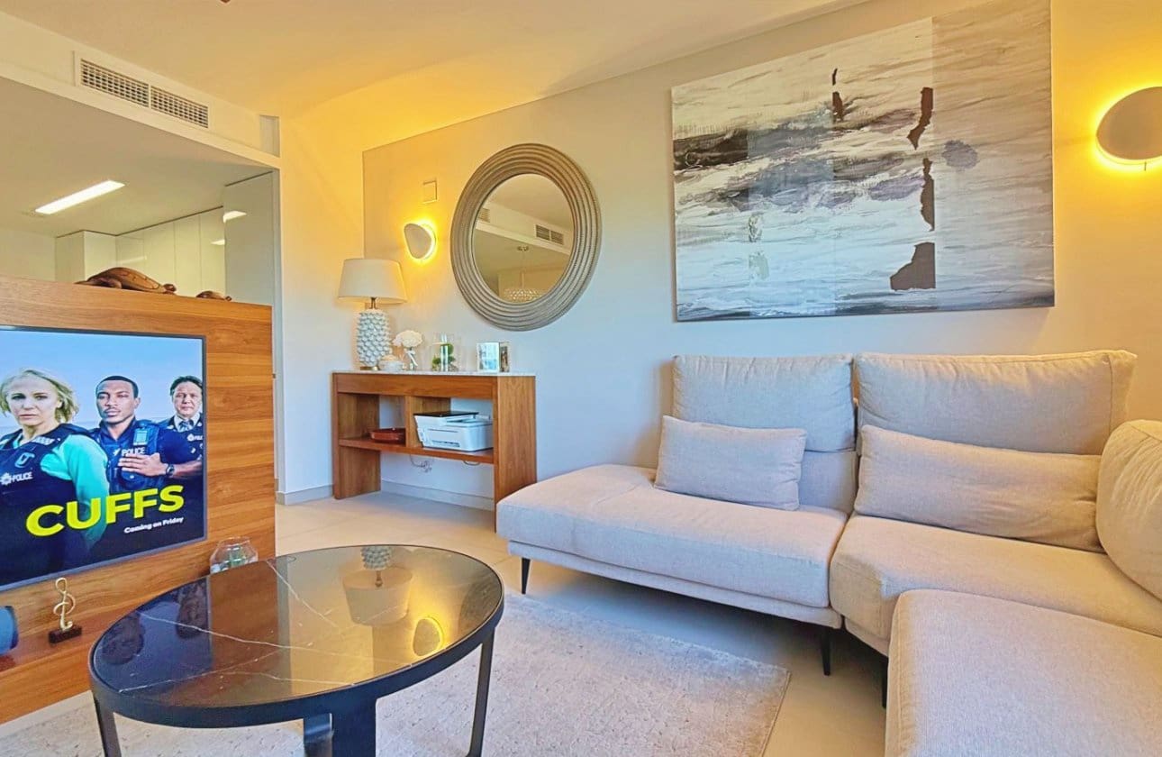 2 soveværelse Strandlejlighed til salg i Punta Prima med swimmingpool garage - € 475.000 (Ref: 9442840)