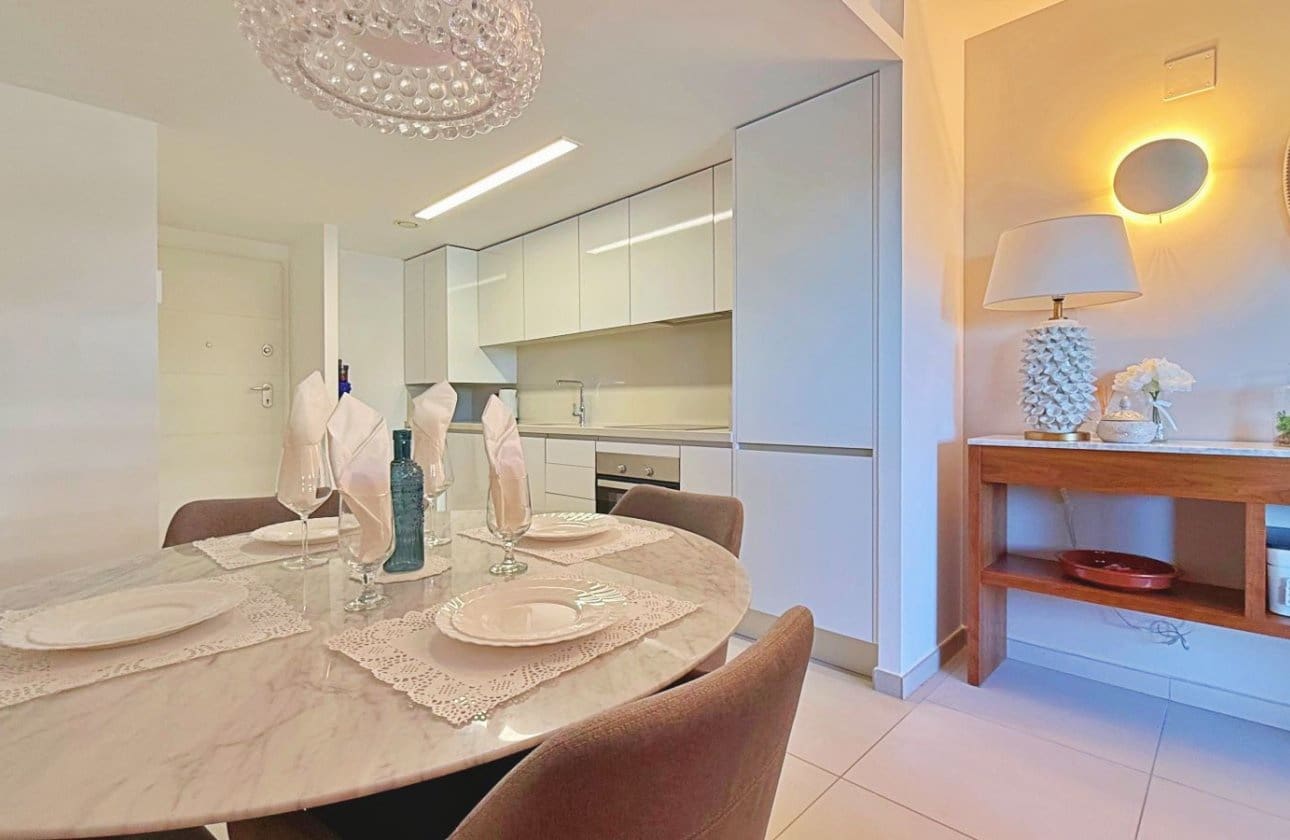 2 soveværelse Strandlejlighed til salg i Punta Prima med swimmingpool garage - € 475.000 (Ref: 9442840)