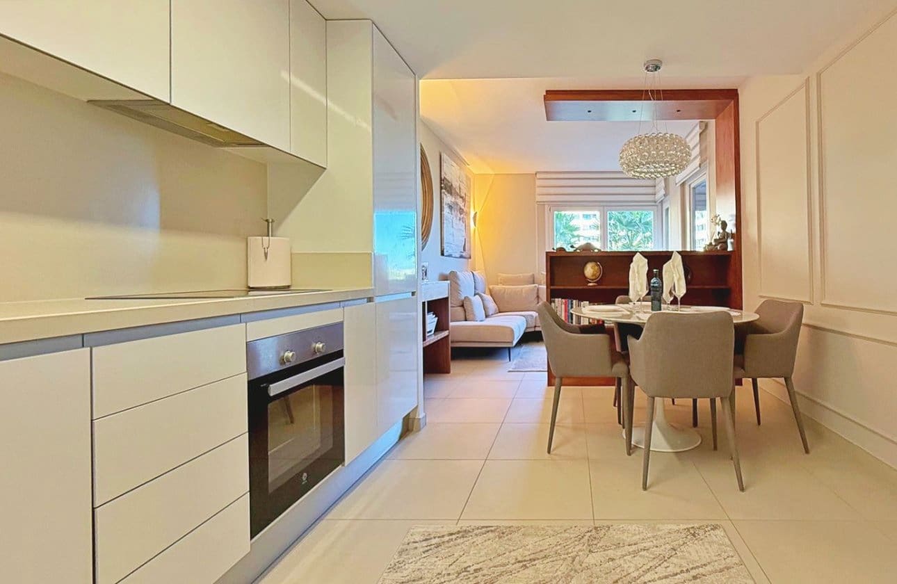 2 soveværelse Strandlejlighed til salg i Punta Prima med swimmingpool garage - € 475.000 (Ref: 9442840)