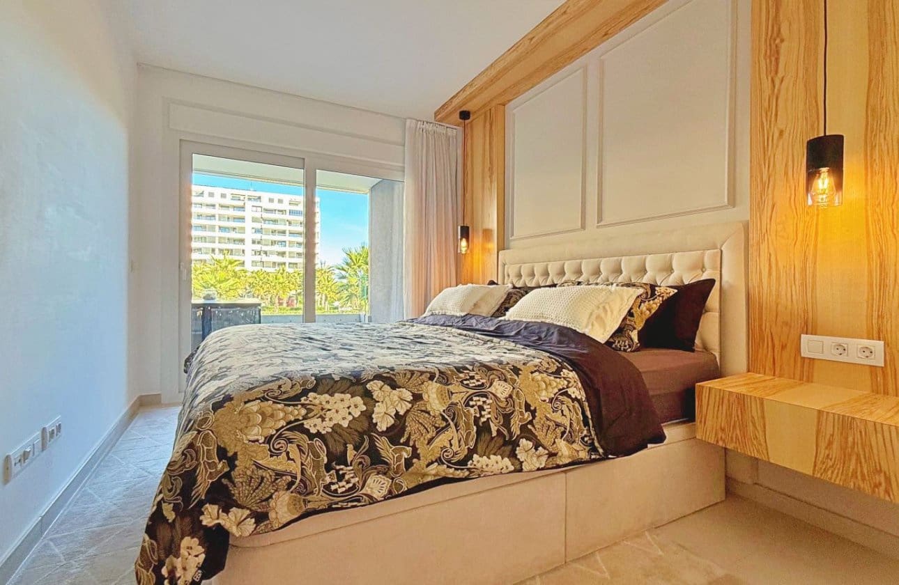 2 soveværelse Strandlejlighed til salg i Punta Prima med swimmingpool garage - € 475.000 (Ref: 9442840)