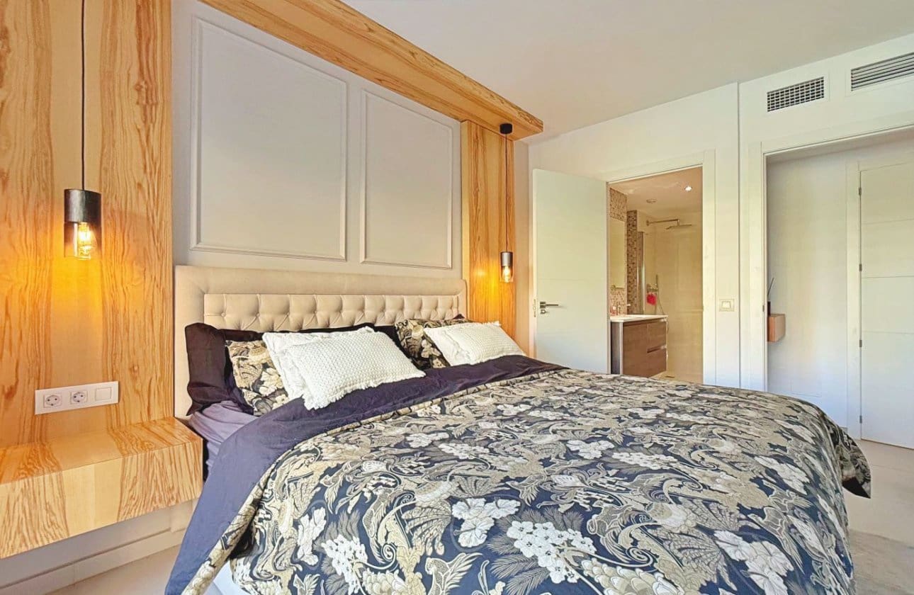 2 soveværelse Strandlejlighed til salg i Punta Prima med swimmingpool garage - € 475.000 (Ref: 9442840)