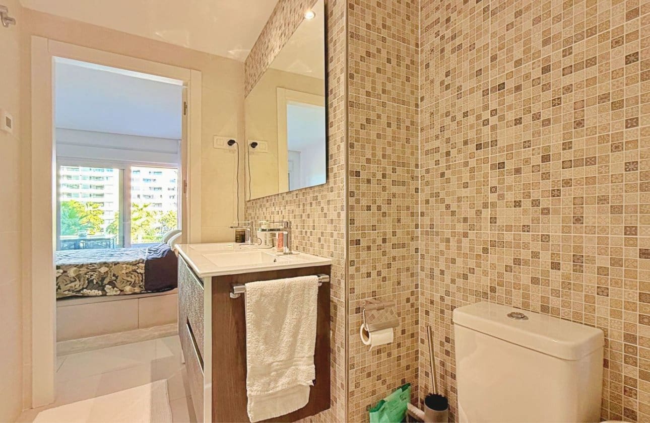 2 soveværelse Strandlejlighed til salg i Punta Prima med swimmingpool garage - € 475.000 (Ref: 9442840)