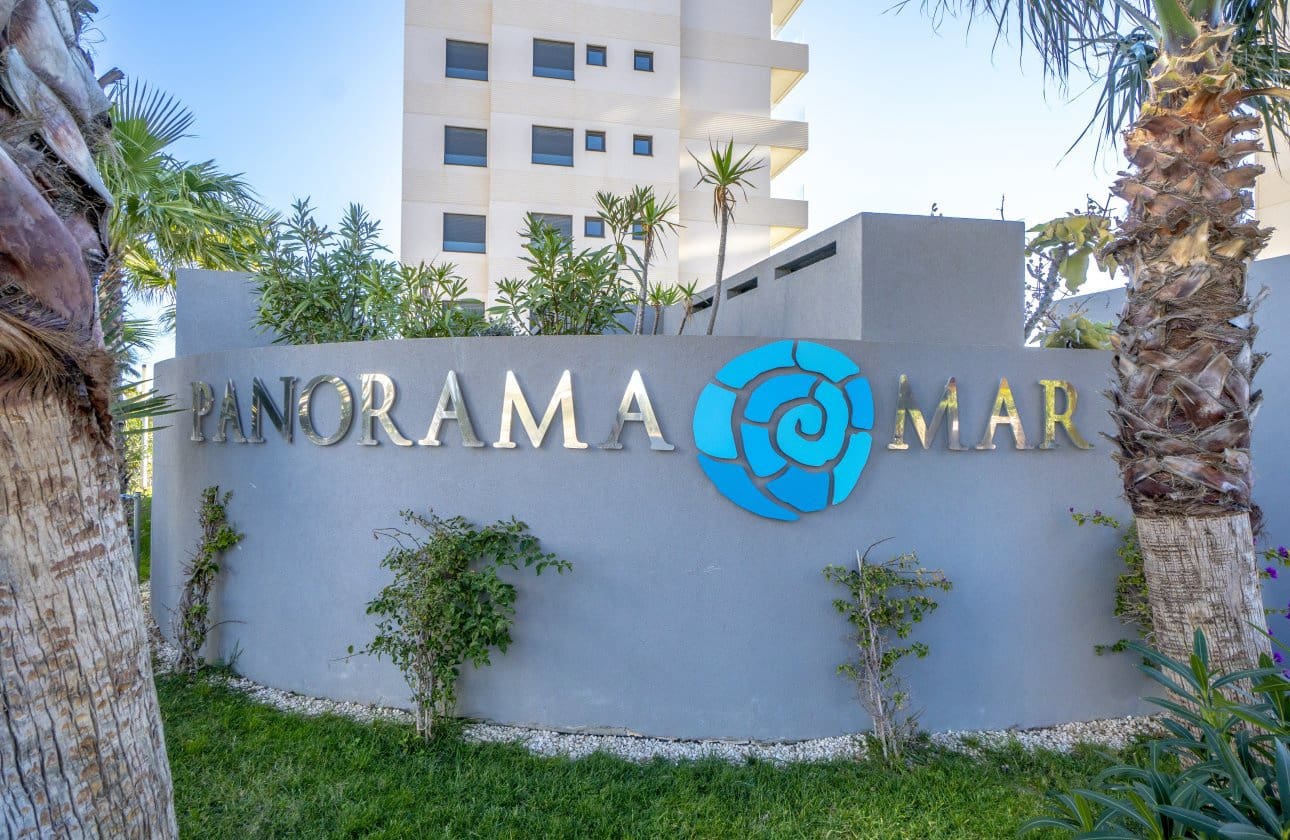 2 soveværelse Strandlejlighed til salg i Punta Prima med swimmingpool garage - € 475.000 (Ref: 9442840)