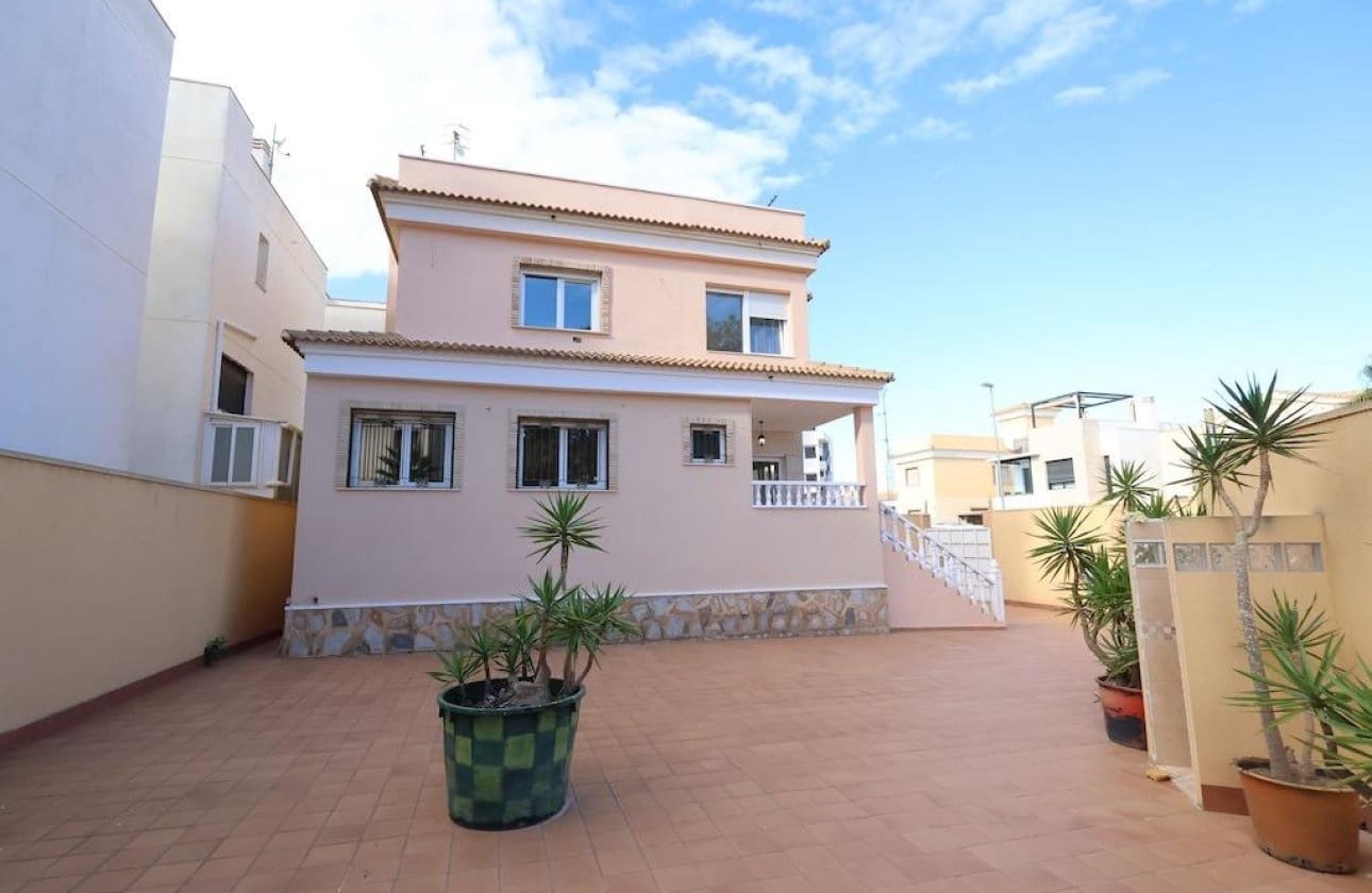 4 Zimmer Villa zu verkaufen in Orihuela Costa - 284.900 € (Ref: 9446911)