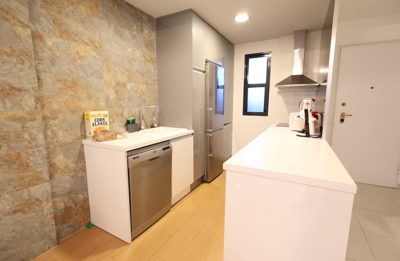 2 Zimmer Apartment zu verkaufen in La Zenia mit Pool - 279.500 € (Ref: 9446913)