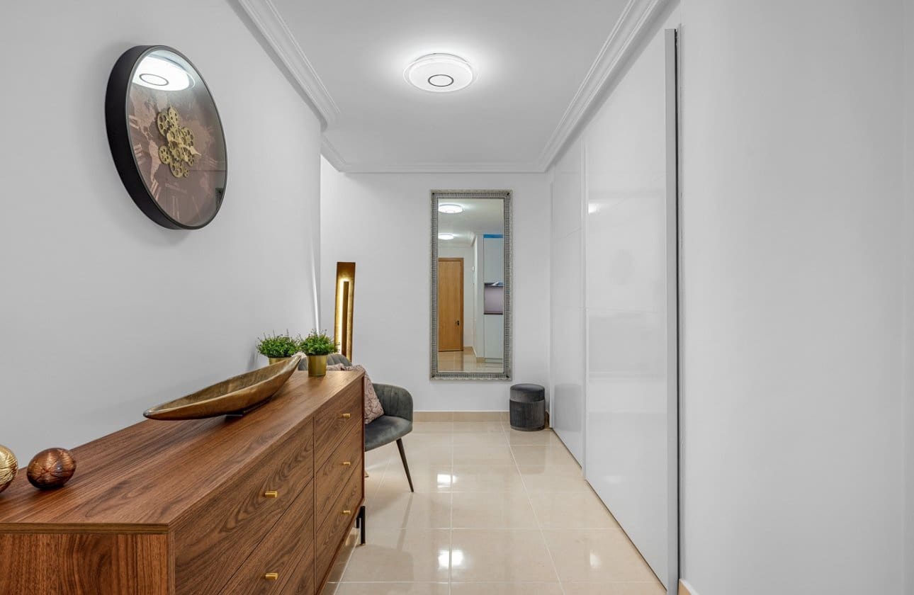 2 slaapkamer Appartement te koop in Torrevieja - € 189.000 (Ref: 9448609)