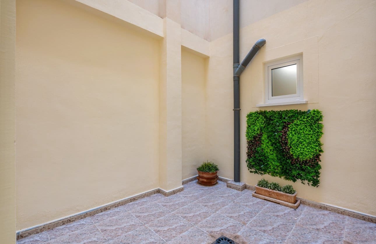 2 slaapkamer Appartement te koop in Torrevieja - € 189.000 (Ref: 9448609)