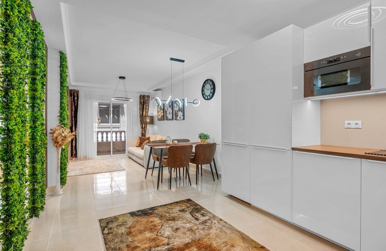 2 slaapkamer Appartement te koop in Torrevieja - € 189.000 (Ref: 9448609)