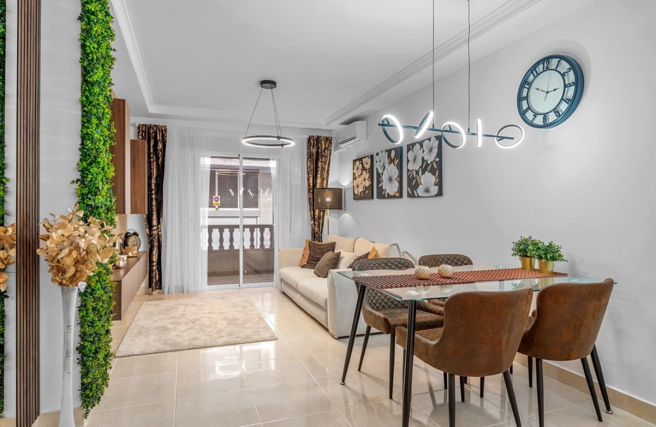 2 slaapkamer Appartement te koop in Torrevieja - € 189.000 (Ref: 9448609)