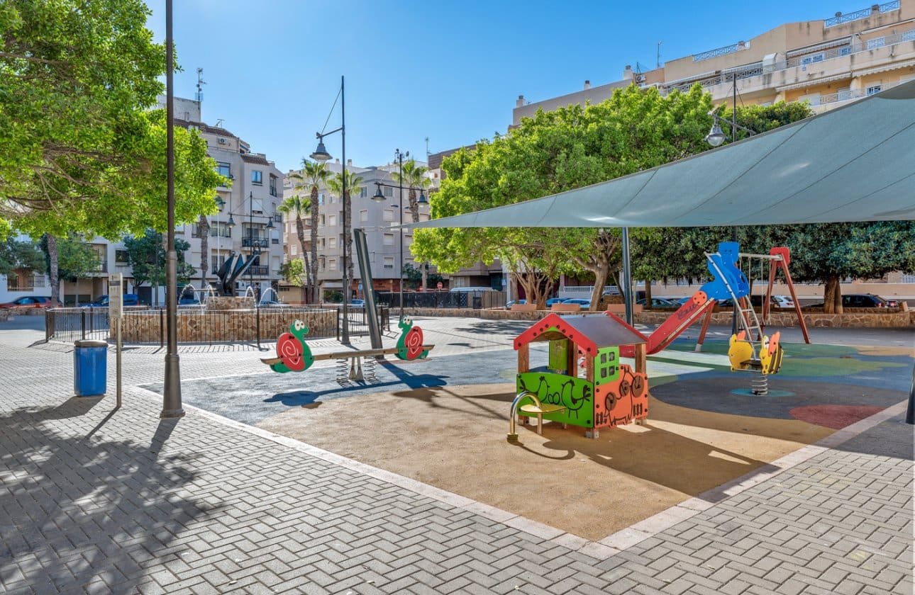 2 slaapkamer Appartement te koop in Torrevieja - € 189.000 (Ref: 9448609)