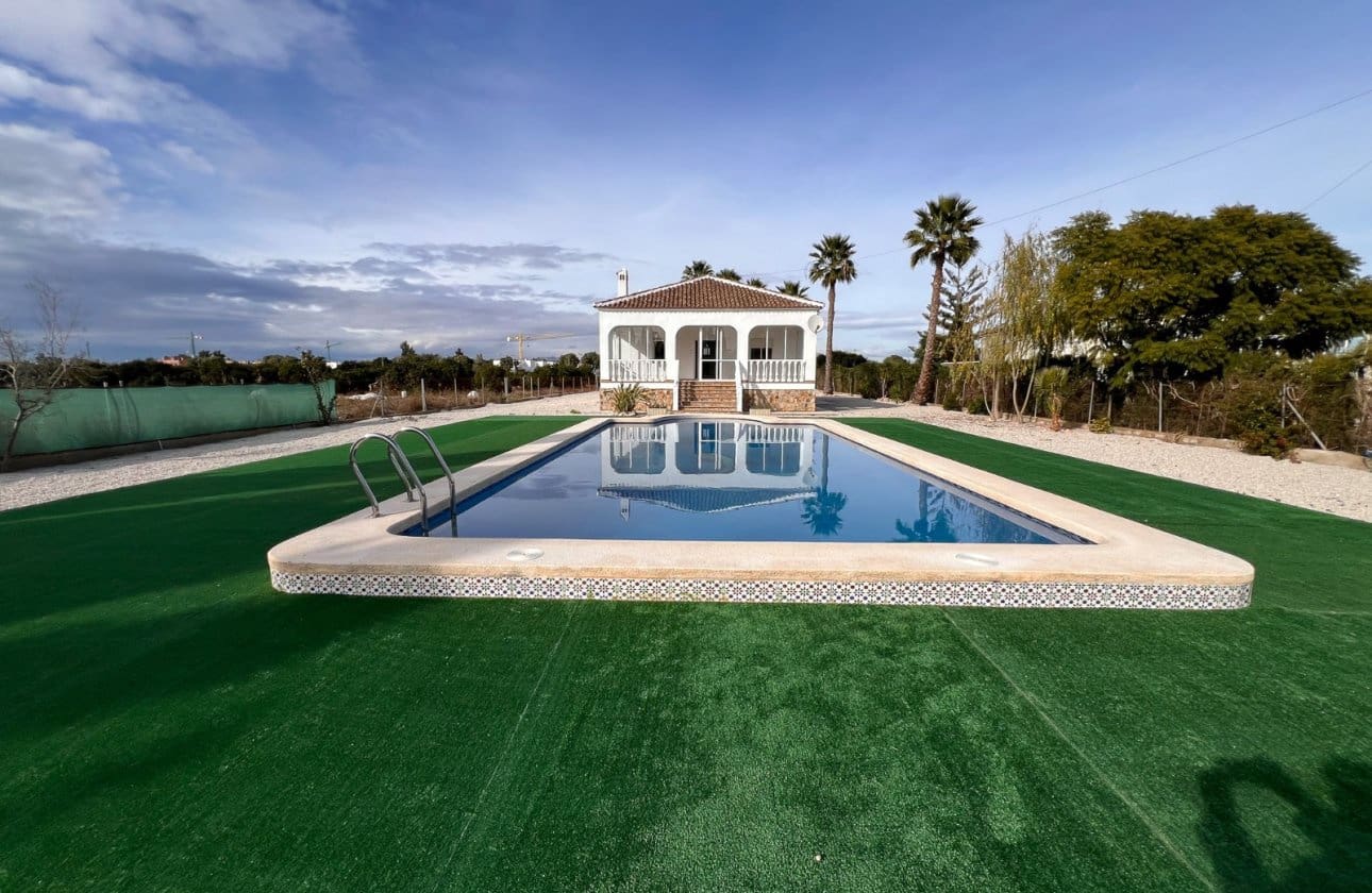 4 bedroom Villa for sale in Dolores with pool garage - € 560,000 (Ref: 9485364)