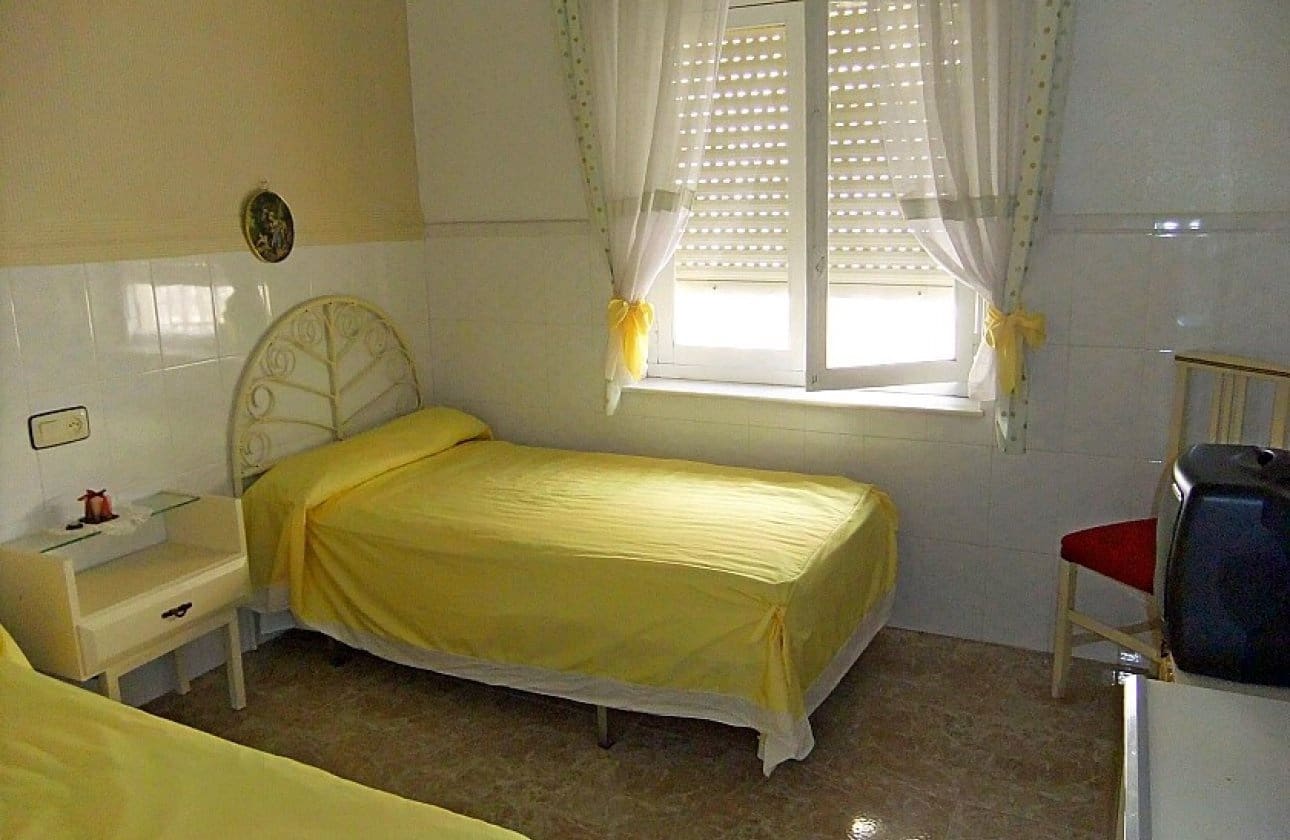 5 bedroom Bungalow for sale in Torre de la Horadada - € 219,900 (Ref: 9494369)