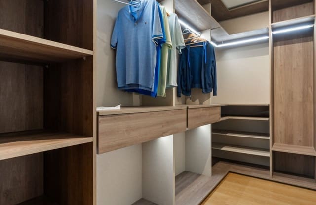 2 makuuhuone Kattohuoneisto myytävänä paikassa Centro - Muelle Pesquero, Torrevieja - 349 000 € (Ref: 9497187)