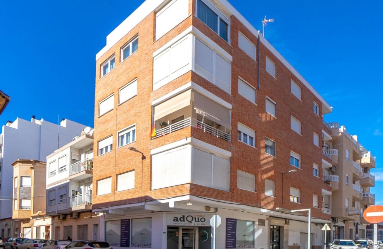2 makuuhuone Kattohuoneisto myytävänä paikassa Torrevieja - 349 000 € (Ref: 9497187)