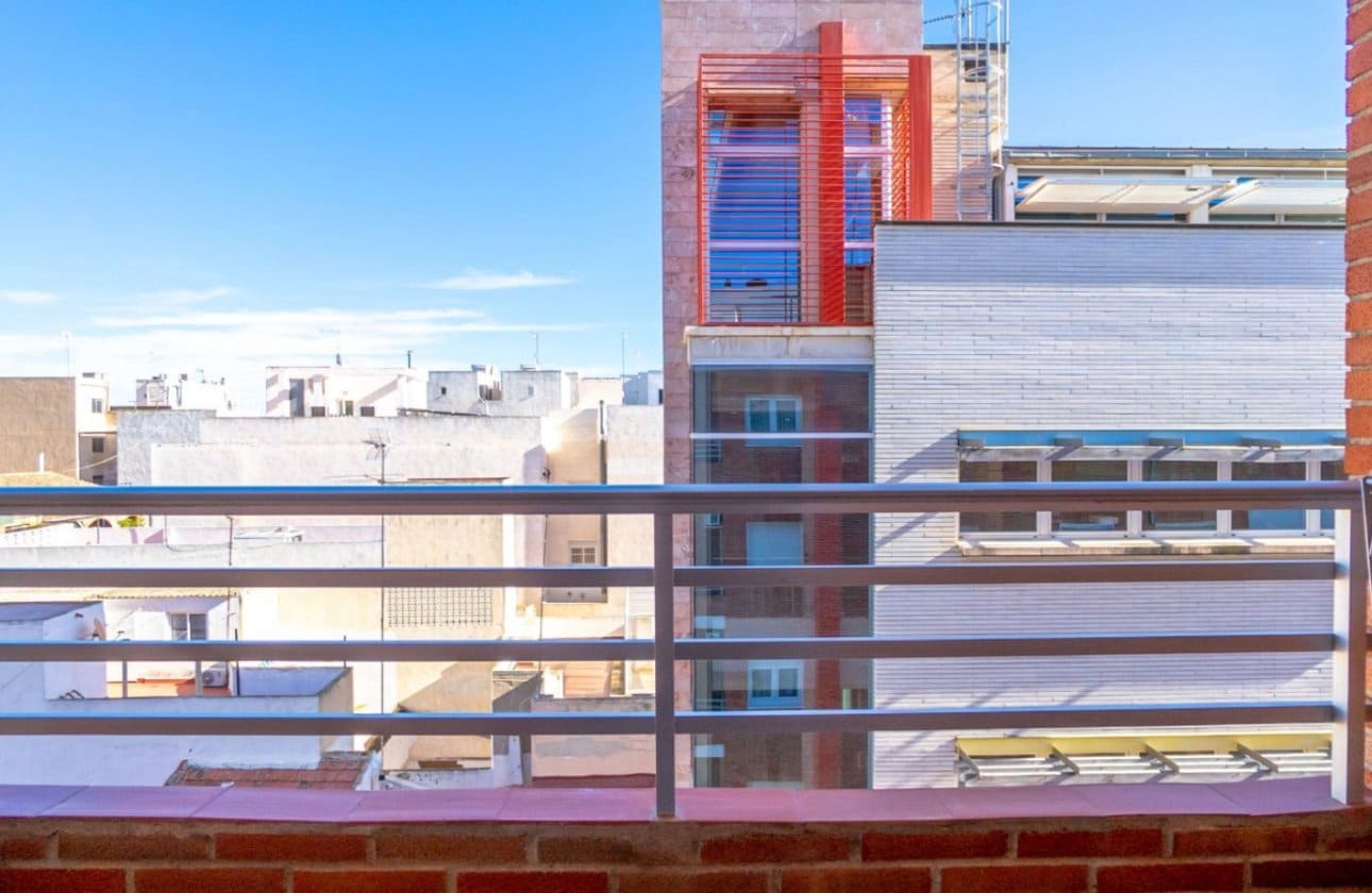 2 makuuhuone Kattohuoneisto myytävänä paikassa Torrevieja - 349 000 € (Ref: 9497187)