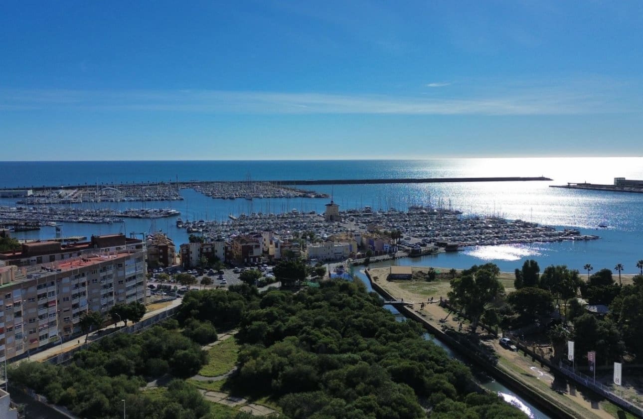 3 Zimmer Apartment zu verkaufen in Torrevieja - 220.000 € (Ref: 9497189)