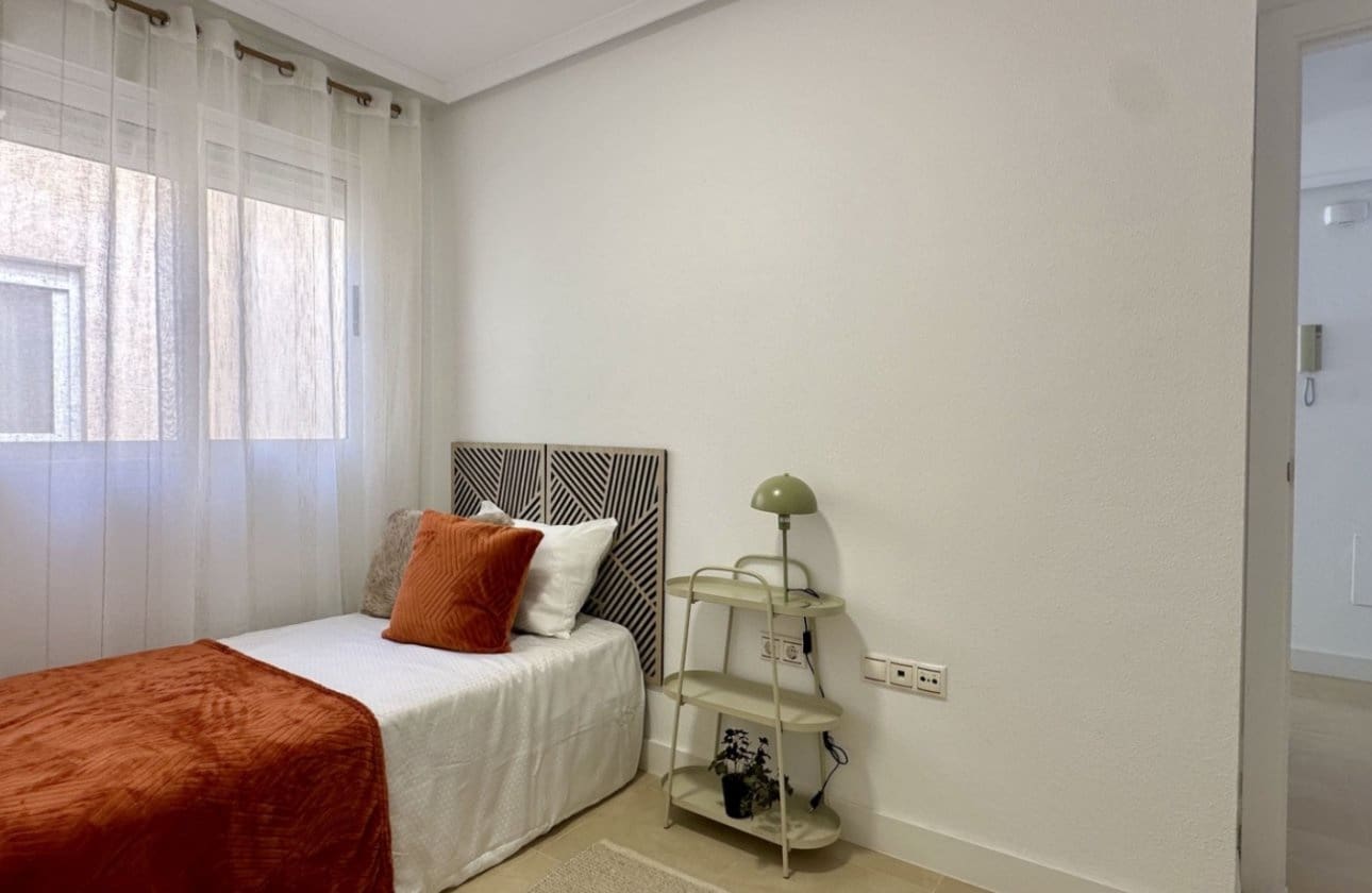 3 Zimmer Apartment zu verkaufen in Torrevieja - 220.000 € (Ref: 9497189)