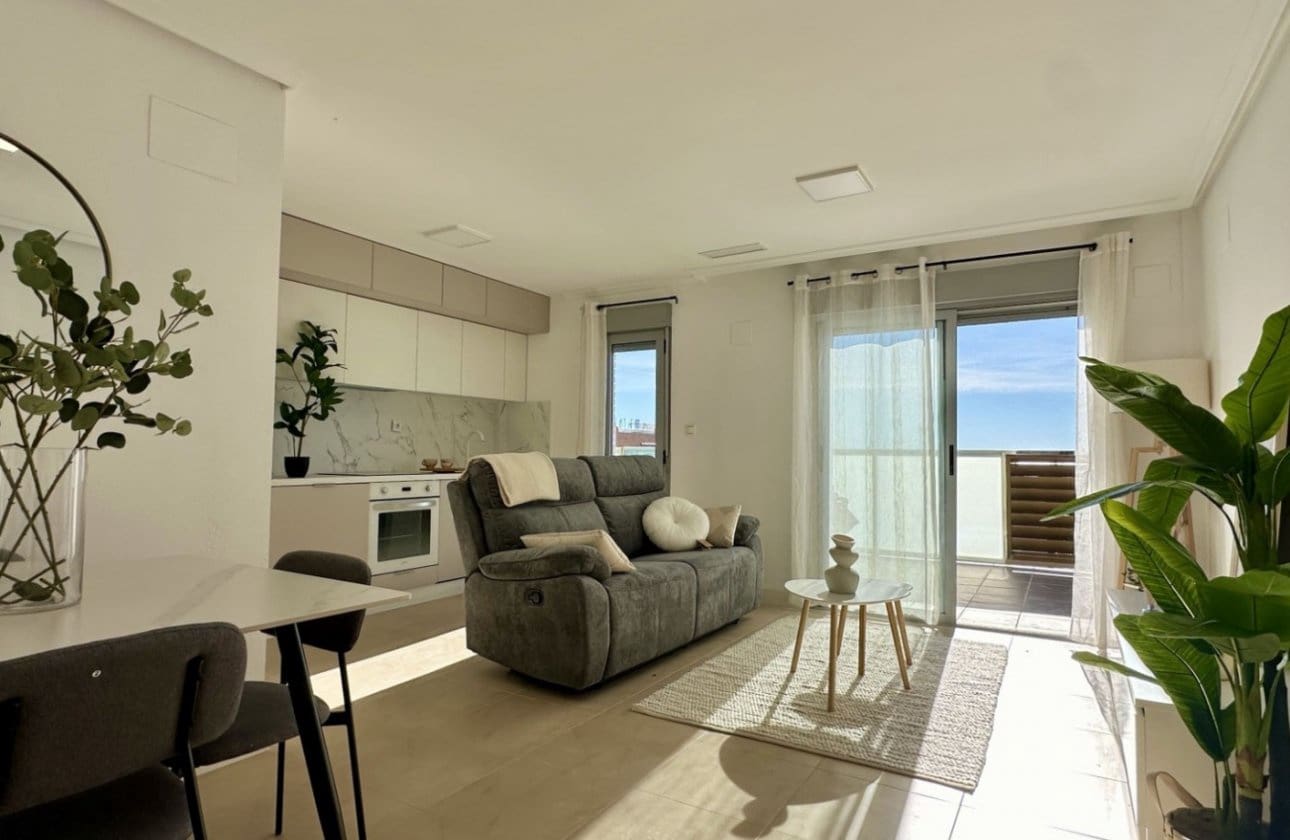 3 Zimmer Apartment zu verkaufen in Torrevieja - 220.000 € (Ref: 9497189)