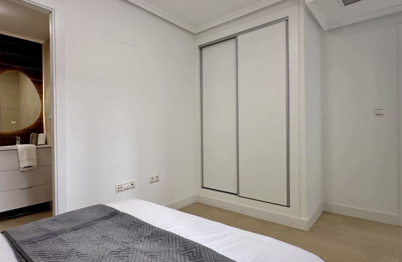 3 Zimmer Apartment zu verkaufen in Torrevieja - 220.000 € (Ref: 9497189)