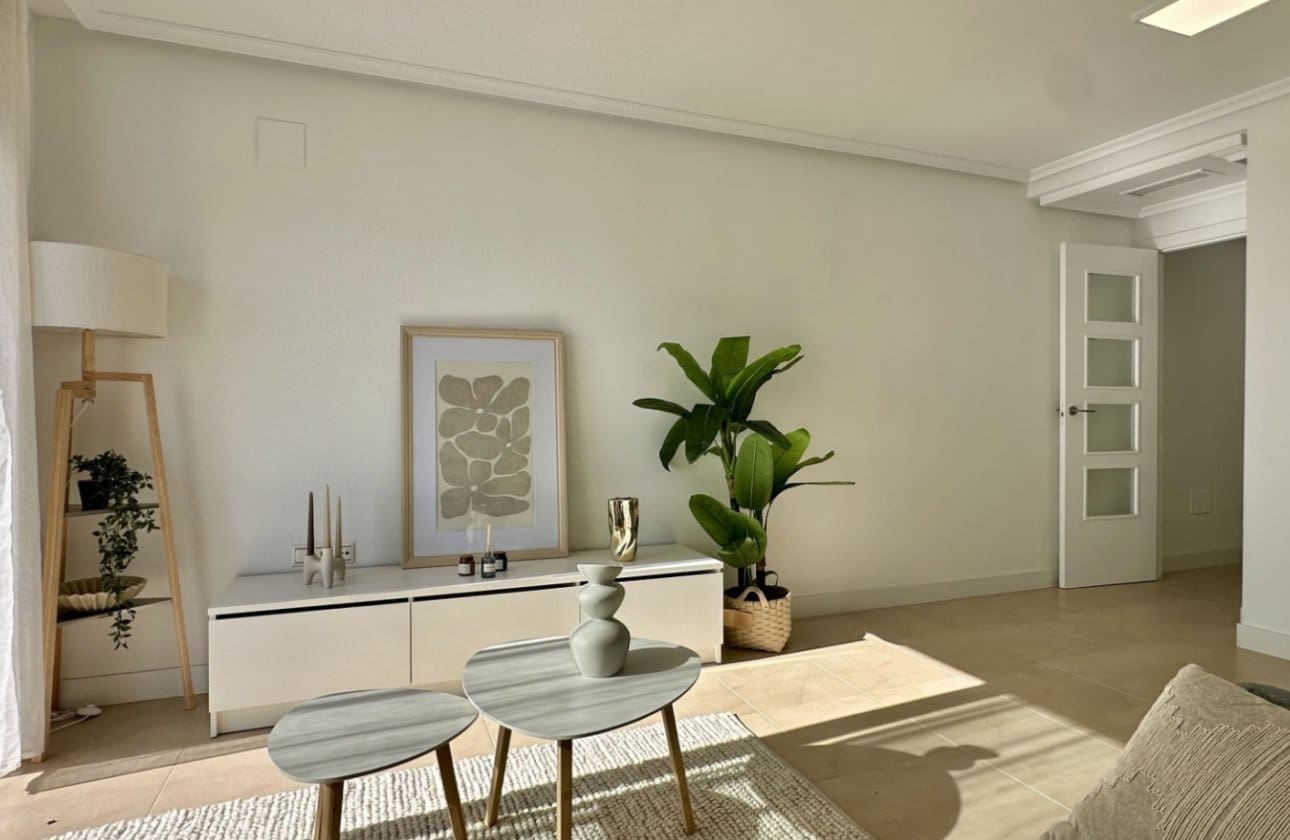 3 Zimmer Apartment zu verkaufen in Torrevieja - 220.000 € (Ref: 9497189)