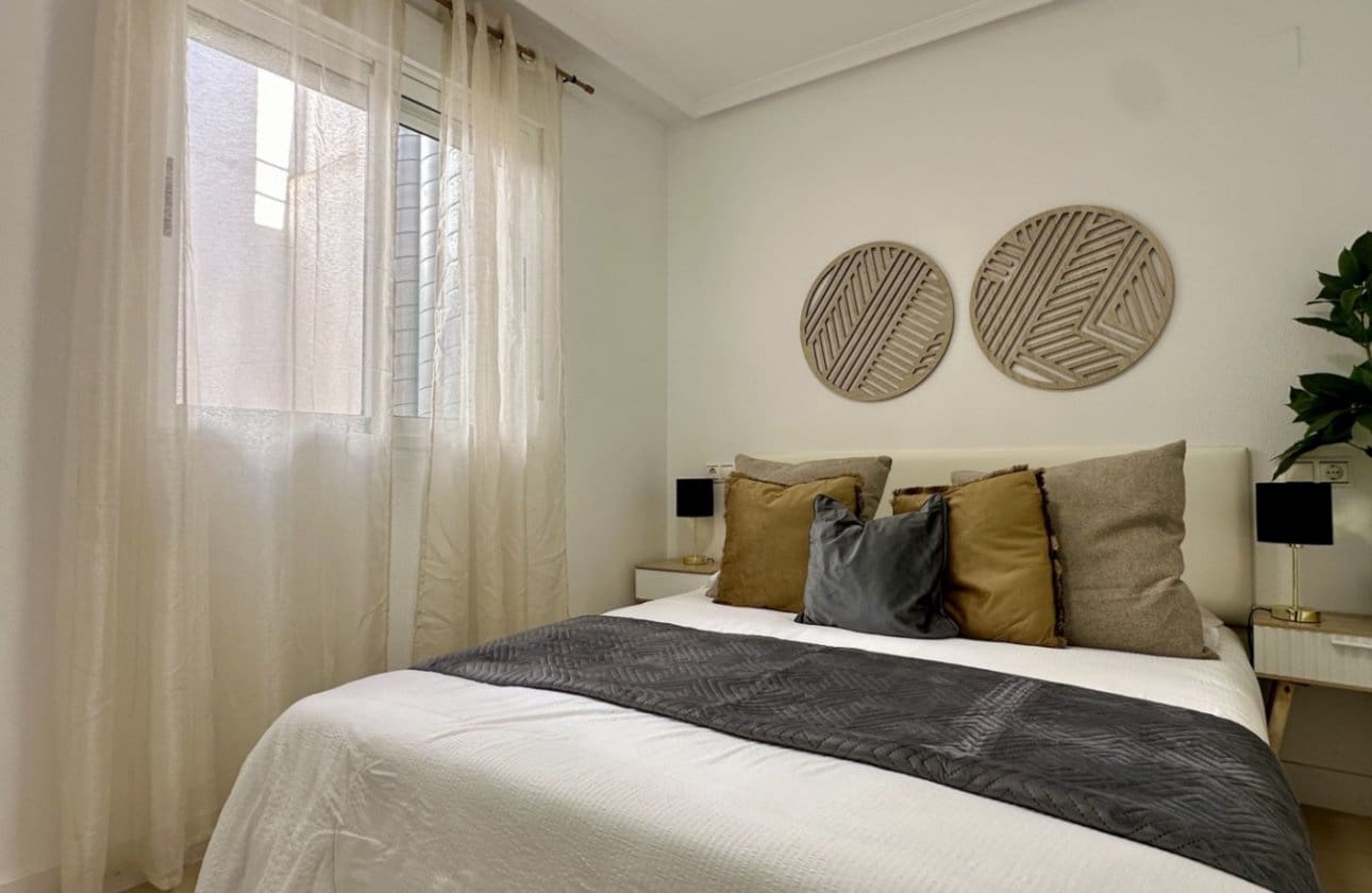 3 Zimmer Apartment zu verkaufen in Torrevieja - 220.000 € (Ref: 9497189)