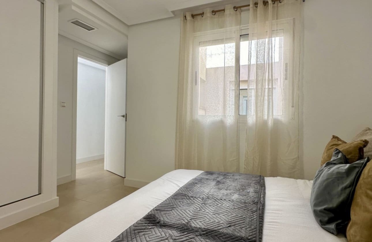 3 Zimmer Apartment zu verkaufen in Torrevieja - 220.000 € (Ref: 9497189)