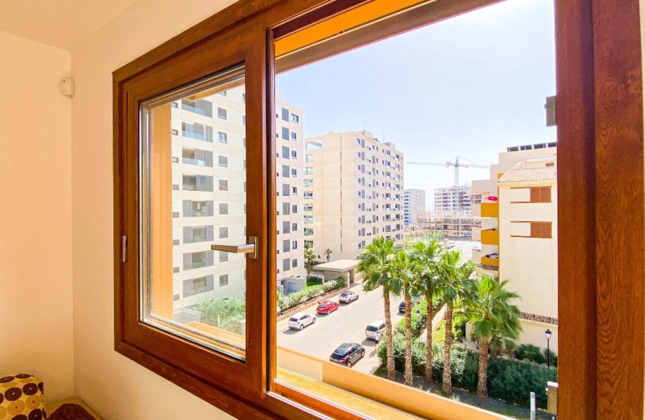 2 sovrum Strandlägenhet till salu i Orihuela Costa med pool - 270 000 € (Ref: 9499780)