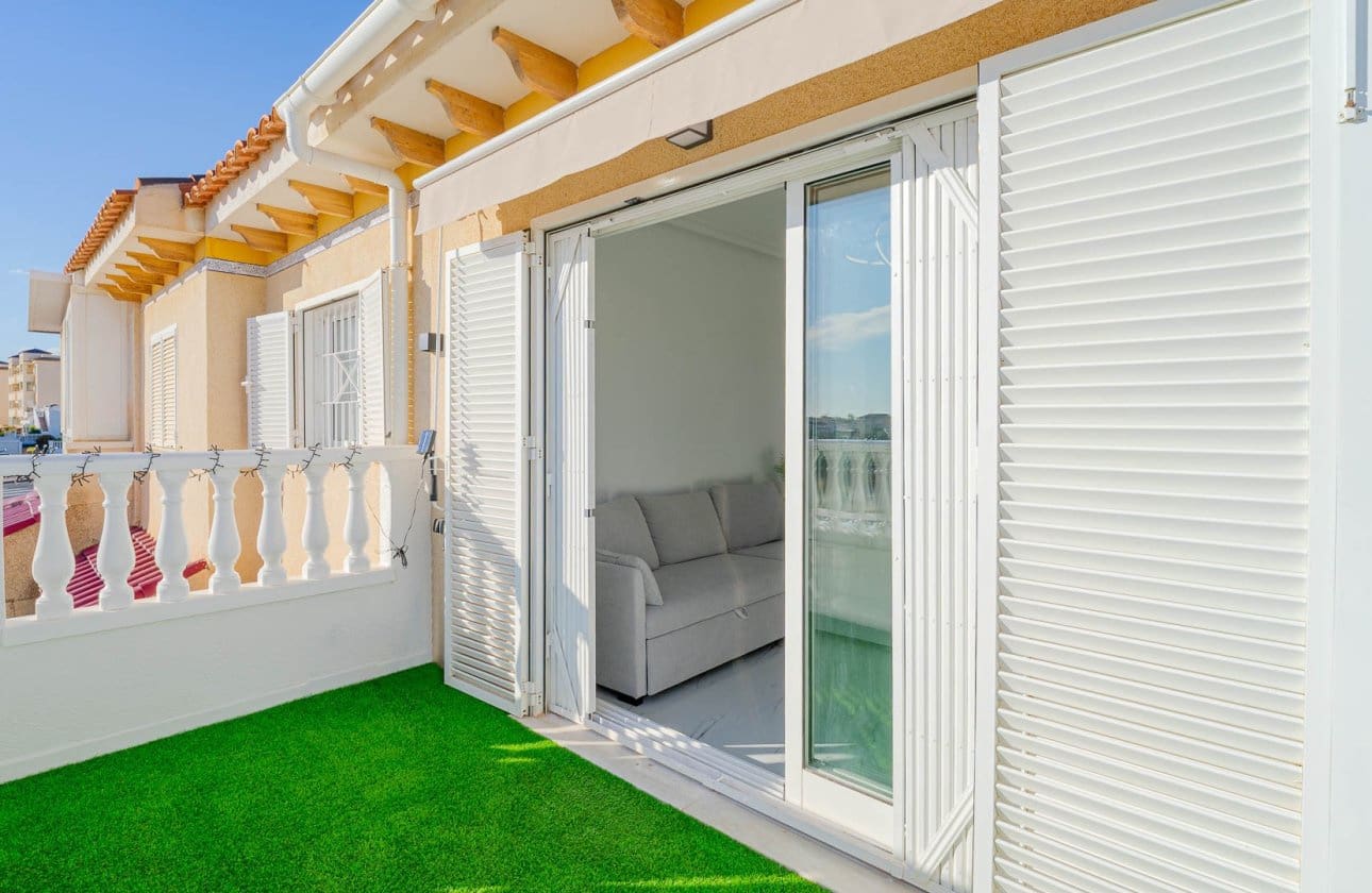 1 bedroom Townhouse for sale in Playa Flamenca with pool - € 170,000 (Ref: 9499781)