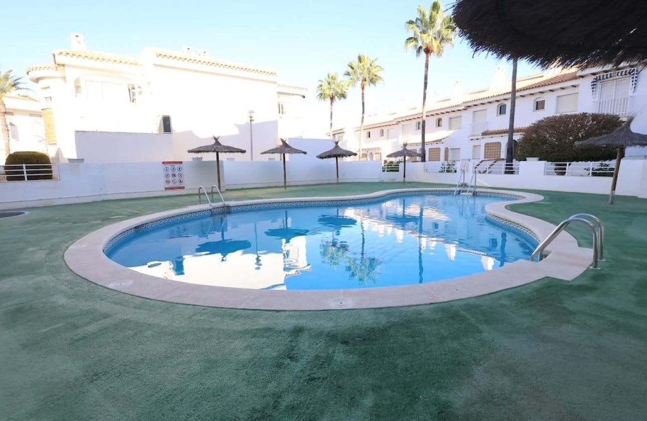 2 slaapkamer Huis te koop in Campoamor met zwembad - € 300.000 (Ref: 9510139)
