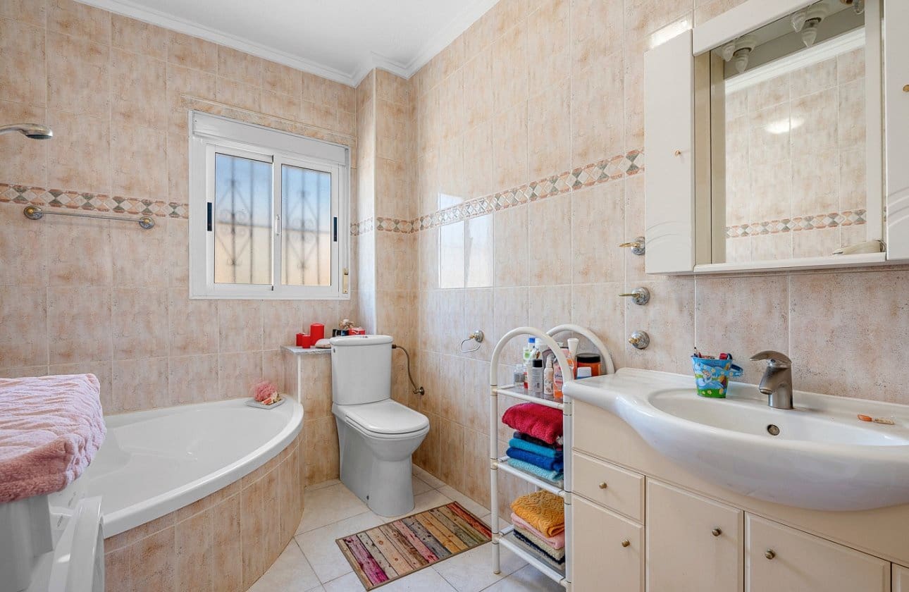 2 bedroom Townhouse for sale in Ciudad Quesada with pool - € 189,000 (Ref: 9536284)