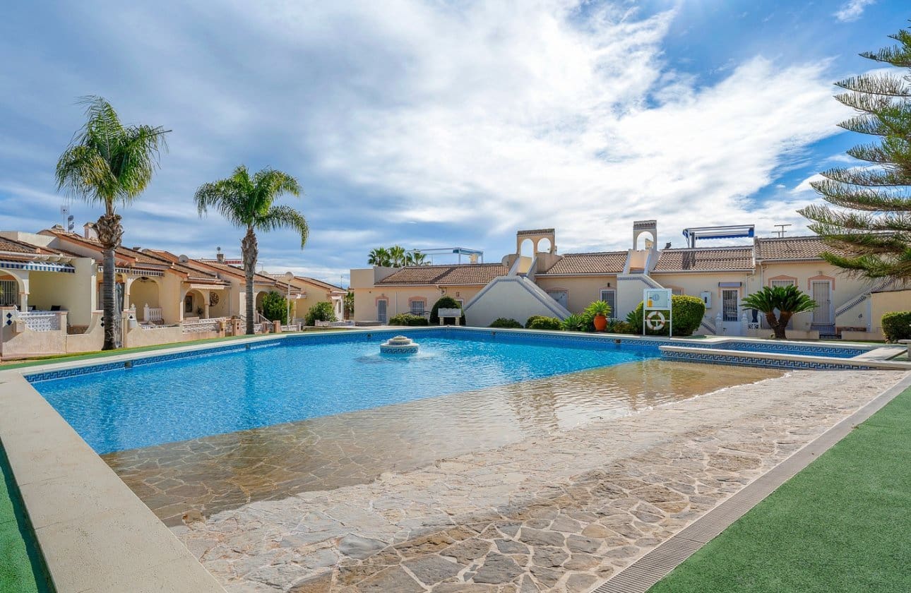 2 bedroom Townhouse for sale in Ciudad Quesada with pool - € 189,000 (Ref: 9536284)