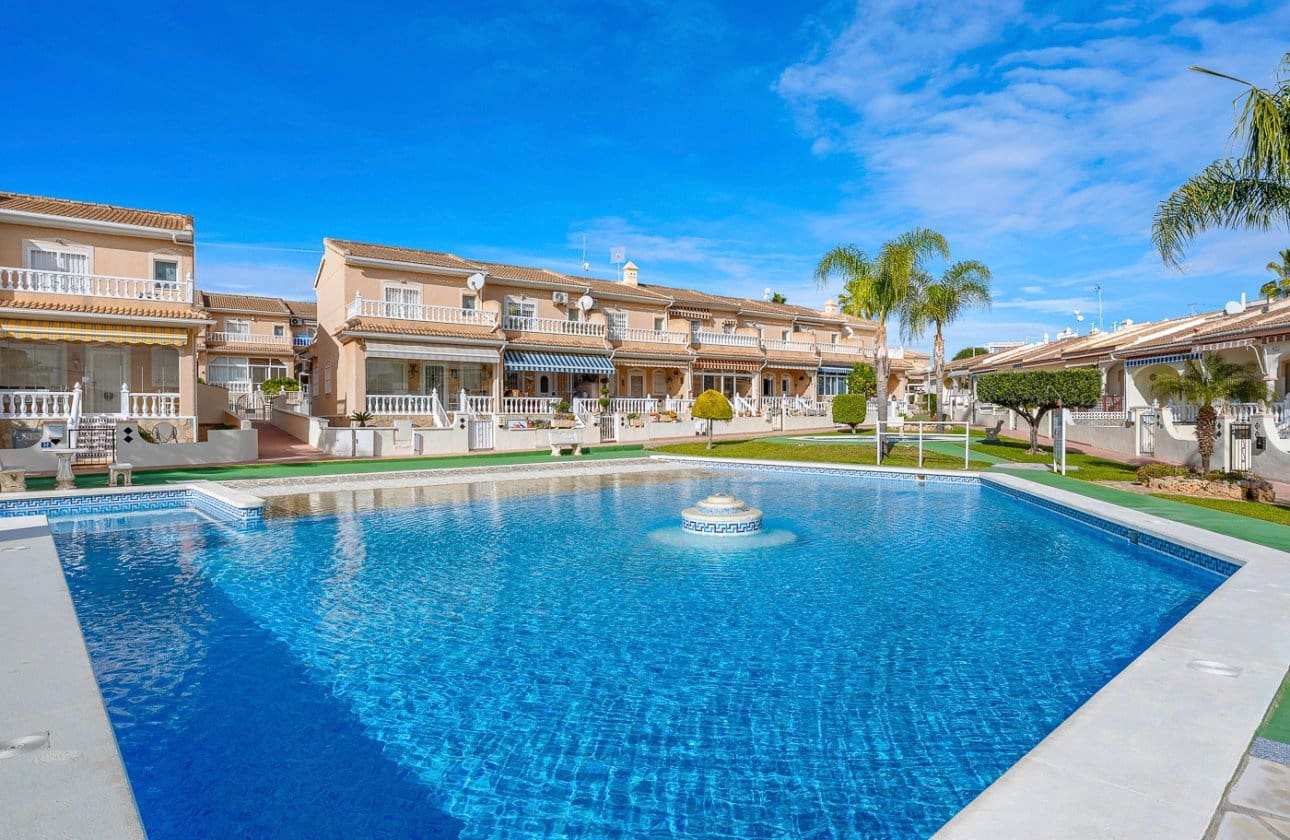 2 bedroom Townhouse for sale in Ciudad Quesada with pool - € 189,000 (Ref: 9536284)