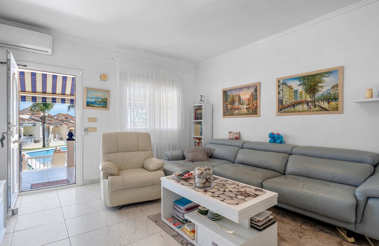 2 bedroom Townhouse for sale in Ciudad Quesada with pool - € 189,000 (Ref: 9536284)