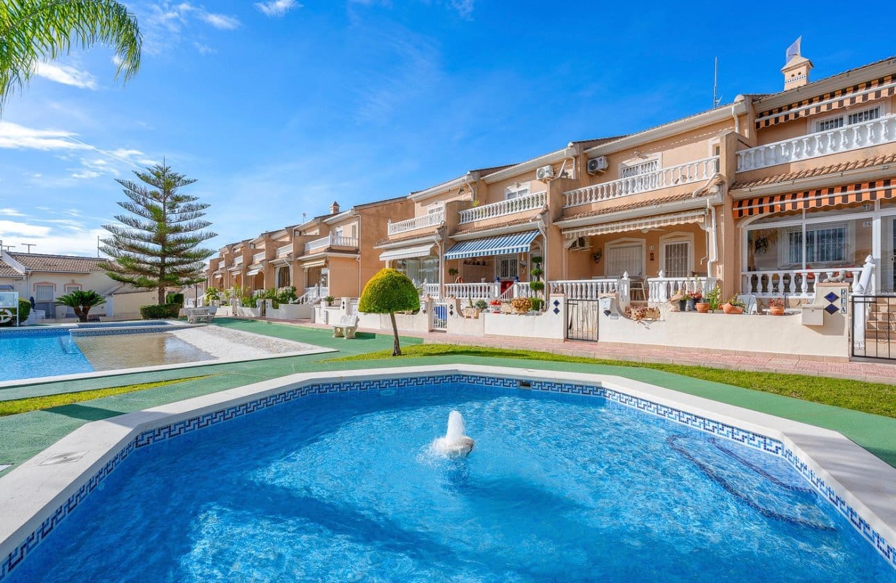 2 bedroom Townhouse for sale in Ciudad Quesada with pool - € 189,000 (Ref: 9536284)