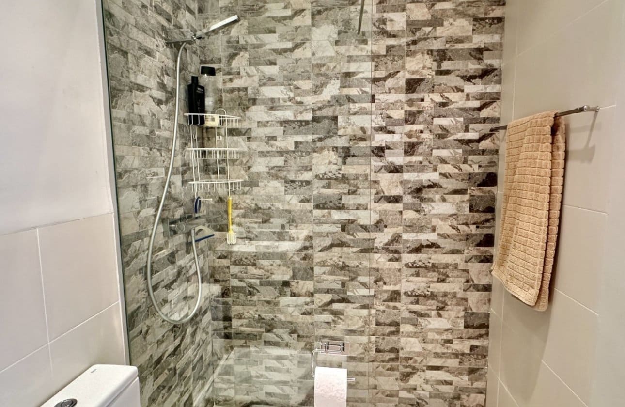 2 soverom Leilighet til salgs i Villamartin med svømmebasseng garasje - € 255 000 (Ref: 9540904)