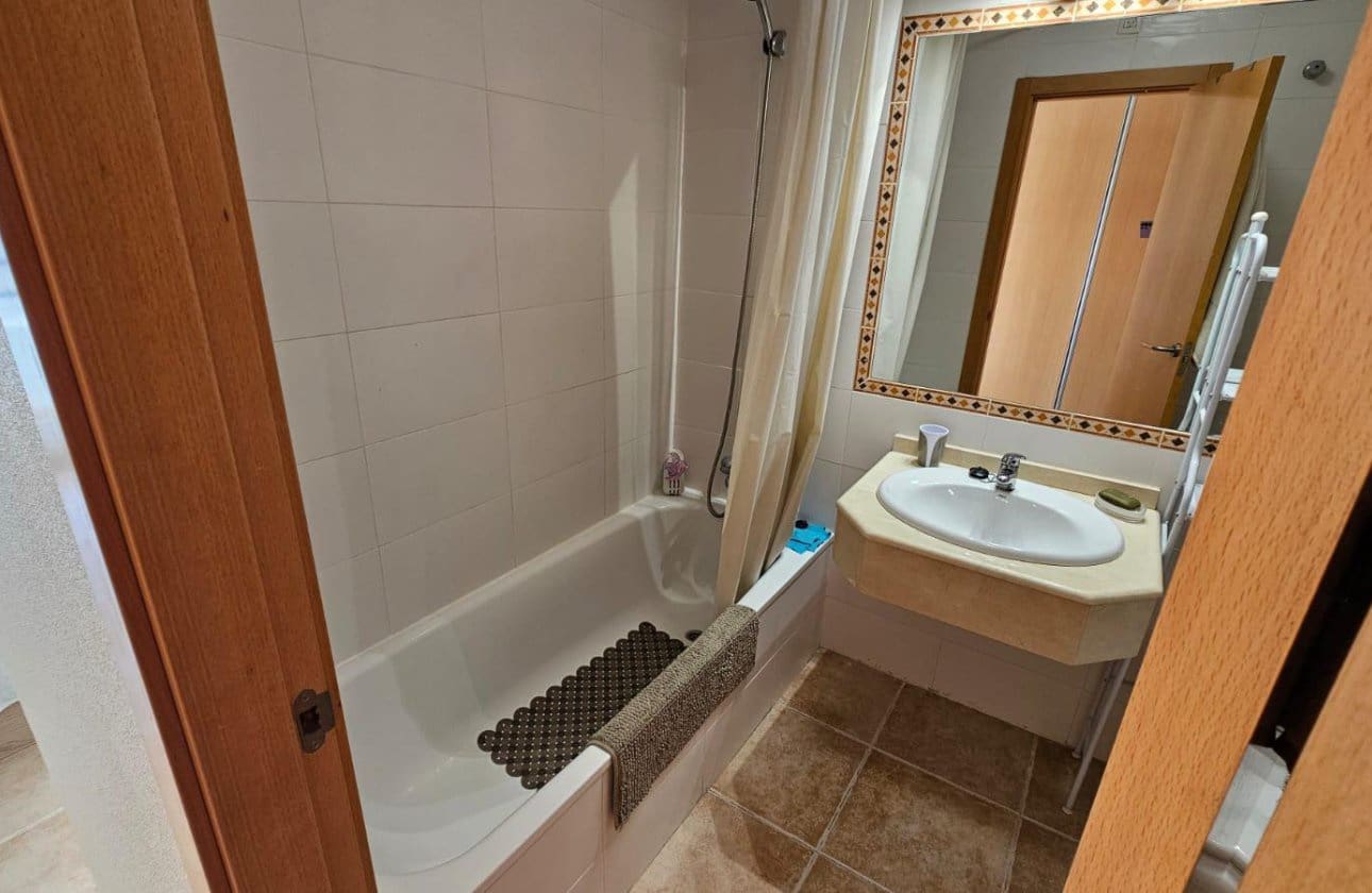 Apartamento de 2 habitaciones en La Veleta en venta con piscina garaje - 195.000 € (Ref: 9540905)