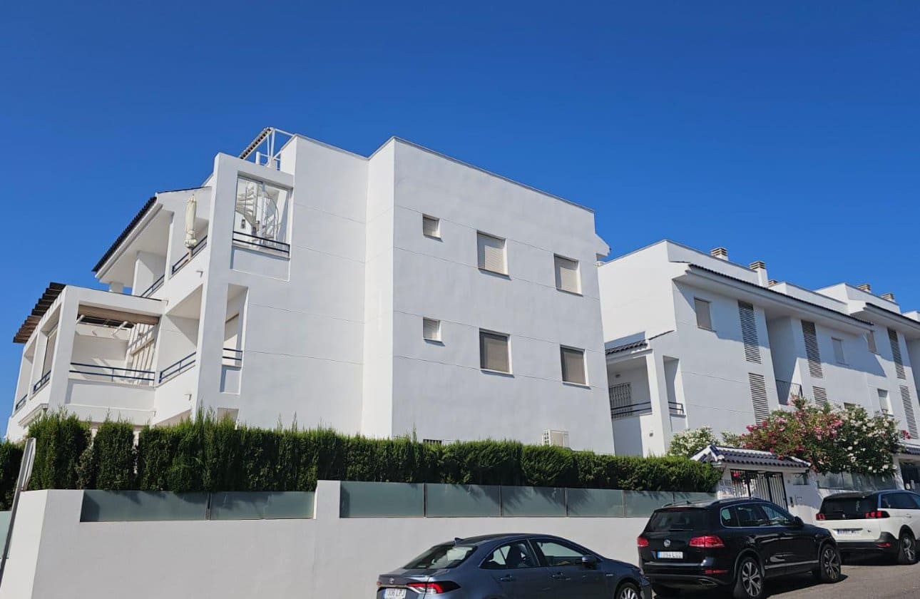 Apartamento de 2 habitaciones en La Veleta en venta con piscina garaje - 195.000 € (Ref: 9540905)