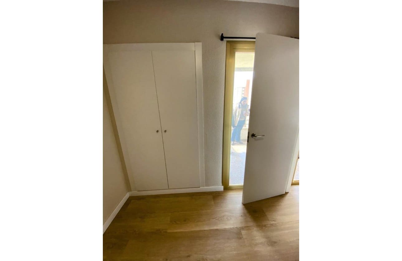 1 soveværelse Strandlejlighed til salg i Benidorm med swimmingpool - € 199.000 (Ref: 9569101)