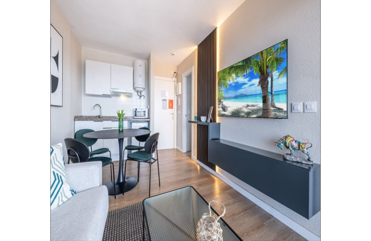 1 soveværelse Strandlejlighed til salg i Benidorm med swimmingpool - € 199.000 (Ref: 9569101)