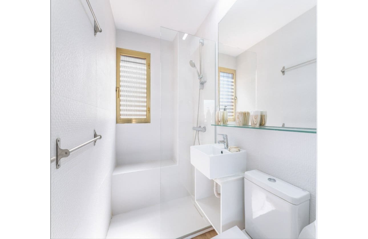 1 soveværelse Strandlejlighed til salg i Benidorm med swimmingpool - € 199.000 (Ref: 9569101)