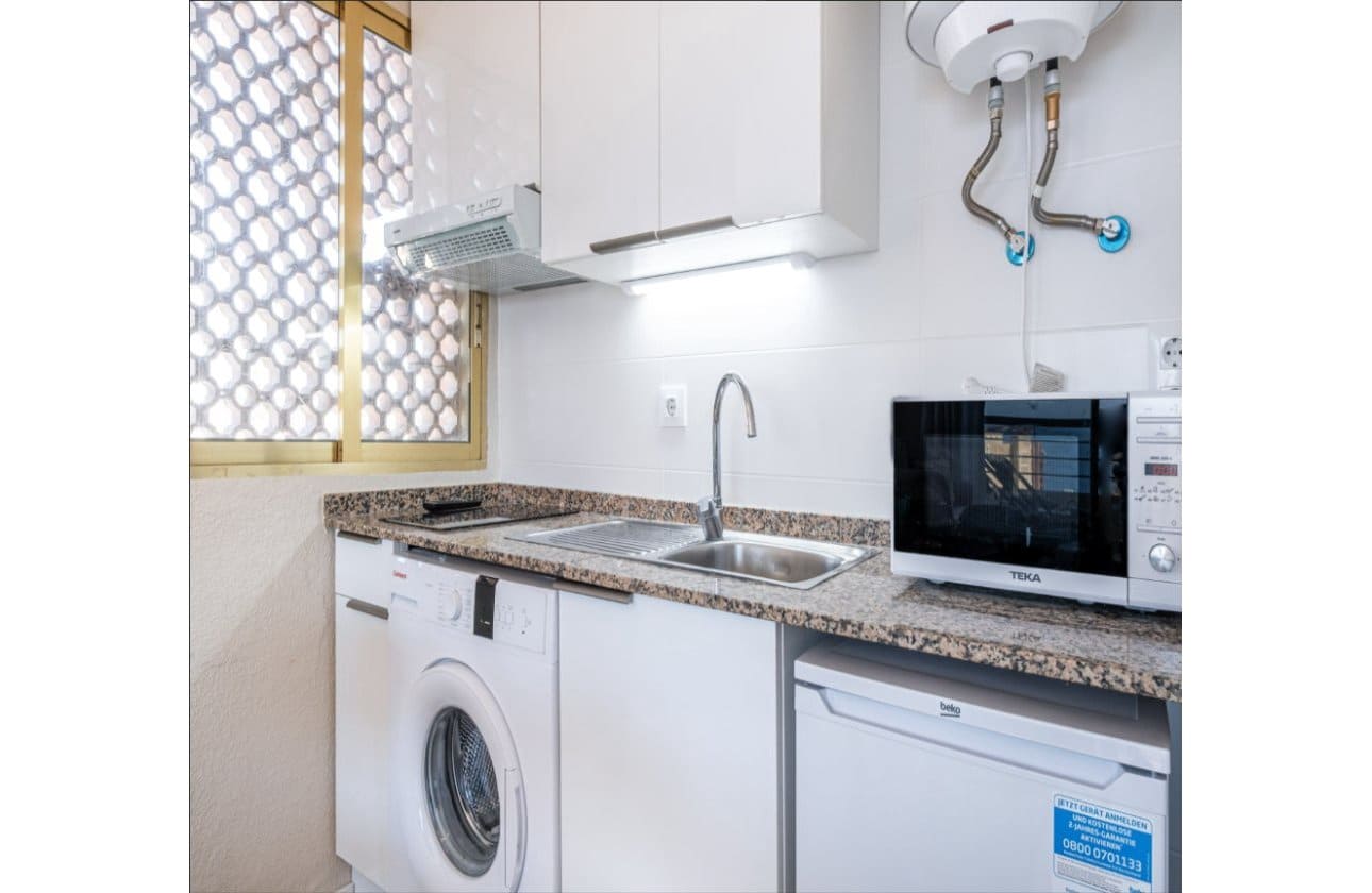 1 soveværelse Strandlejlighed til salg i Benidorm med swimmingpool - € 199.000 (Ref: 9569101)